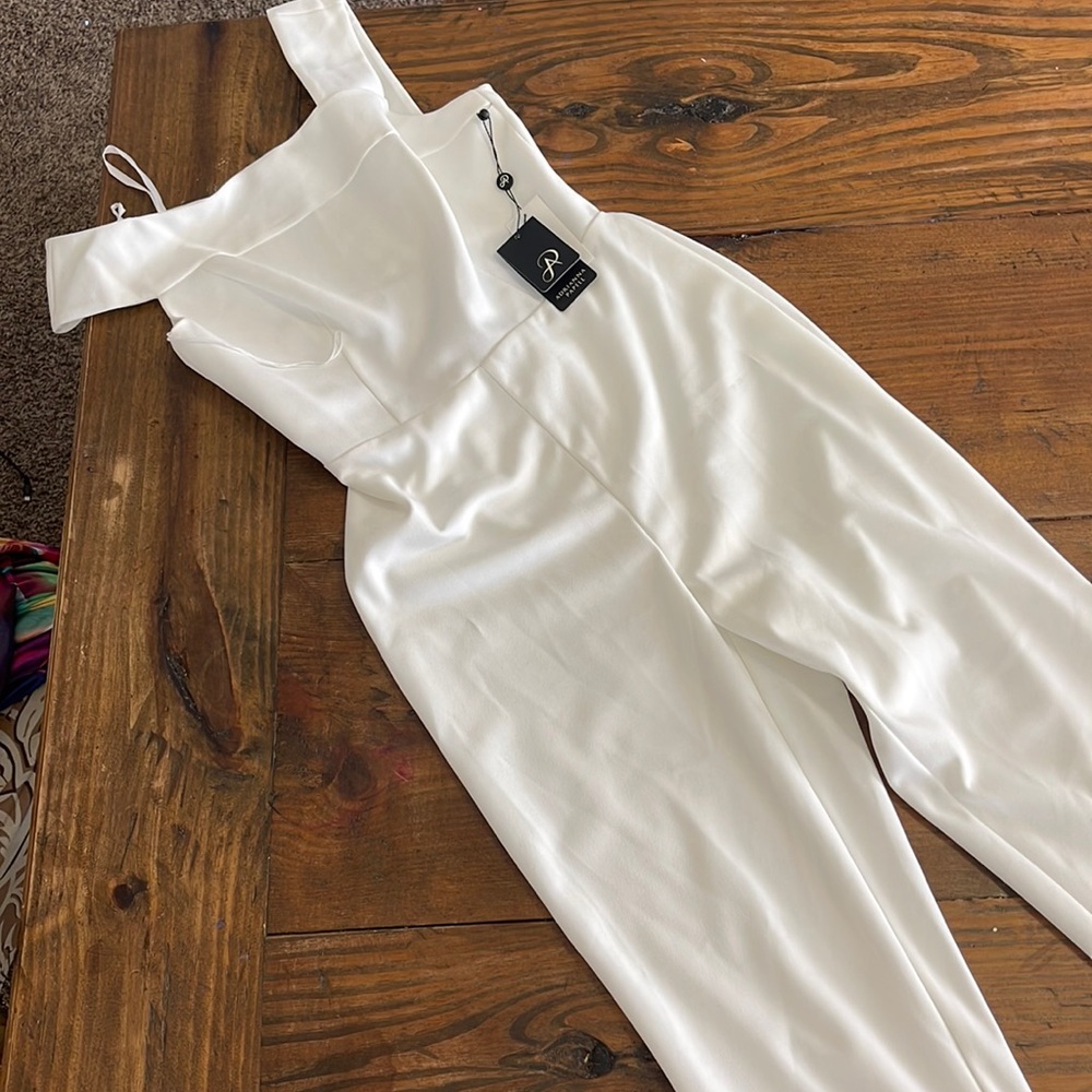 NWT Adriana Papell White Jumpsuit Cutout Back Size 6